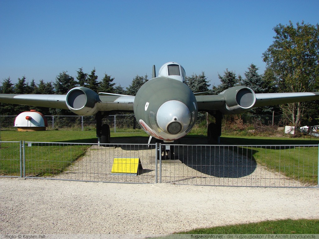 BAC / English Electric Canberra B8 Royal Air Force XM264 EEP71624 Flugausstellung L.+P. Junior Hermeskeil 2008-09-27 � Karsten Palt, ID 1508 BAC / English Electric Canberra B8 Royal Air Force XM264 EEP71624 Flugausstellung L.+P. Junior Hermeskeil 2008-09-27 � Karsten Palt, ID 1508
