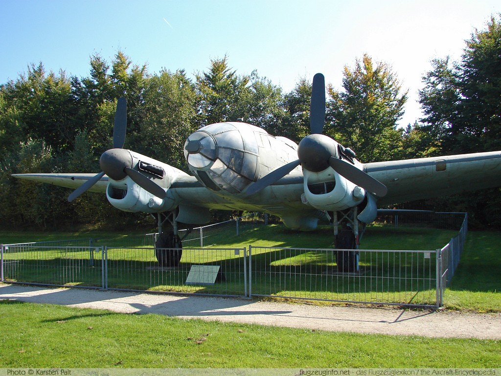 Heinkel (CASA) He 111 (2.111D) Spanish Air Force BR.21-14 145 Flugausstellung L.+P. Junior Hermeskeil 2008-09-27 � Karsten Palt, ID 1450 Heinkel (CASA) He 111 (2.111D) Spanish Air Force BR.21-14 145 Flugausstellung L.+P. Junior Hermeskeil 2008-09-27 � Karsten Palt, ID 1450