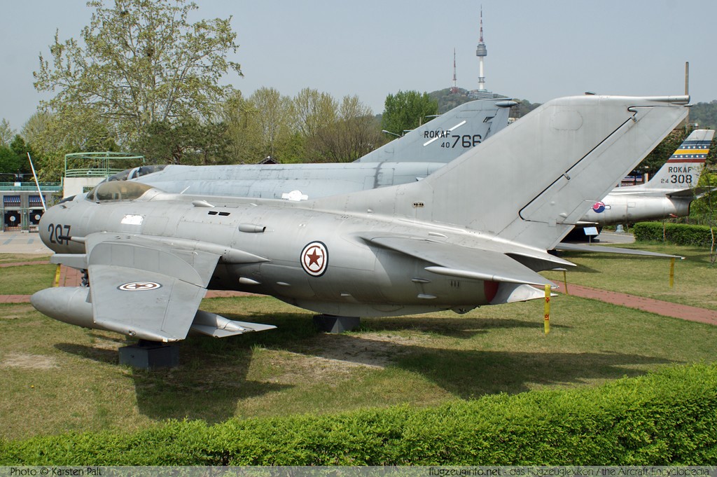 Shenyang J-6 (MiG-19) Korean Peoples Army Air Force 207 The War Memorial of Korea Seoul 2012-04-29 � Karsten Palt, ID 5583 Shenyang J-6 (MiG-19) Korean Peoples Army Air Force 207 The War Memorial of Korea Seoul 2012-04-29 � Karsten Palt, ID 5583