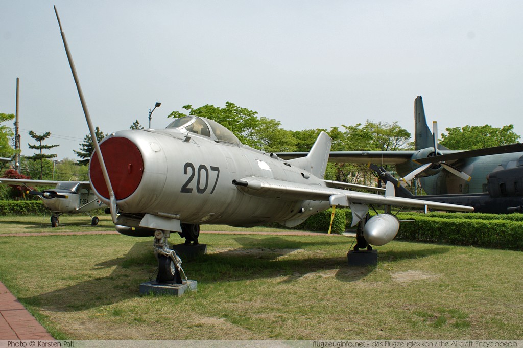 Shenyang J-6 (MiG-19) Korean Peoples Army Air Force 207  The War Memorial of Korea Seoul 2012-04-29 ï¿½ Karsten Palt, ID 5584