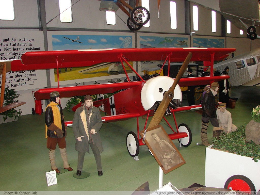 Fokker Dr. I Dreidecker Luftstreitkräfte des Deutschen Kaiserreichs Luftfahrtmuseum Laatzen-Hannover Laatzen 2006-11-17 � Karsten Palt, ID 226 Fokker Dr. I Dreidecker Luftstreitkräfte des Deutschen Kaiserreichs Luftfahrtmuseum Laatzen-Hannover Laatzen 2006-11-17 � Karsten Palt, ID 226