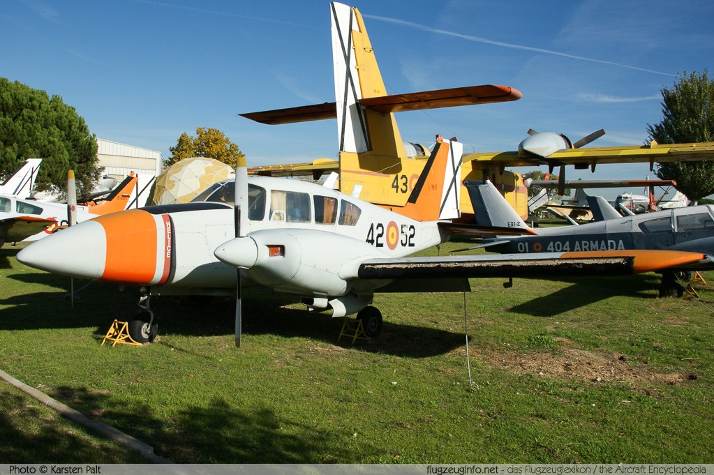 Piper PA-23-250 Aztec E Spanish Air Force E.19-3 27-4809 Museo del Aire Madrid 2014-10-23 � Karsten Palt, ID 10726 Piper PA-23-250 Aztec E Spanish Air Force E.19-3 27-4809 Museo del Aire Madrid 2014-10-23 � Karsten Palt, ID 10726