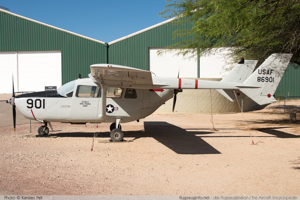 Cessna O-2A Skymaster United States Air Force (USAF) 68-6901 337M-0190 Pima Air and Space Museum Tucson, AZ 2015-06-03 � Karsten Palt, ID 10945 Cessna O-2A Skymaster United States Air Force (USAF) 68-6901 337M-0190 Pima Air and Space Museum Tucson, AZ 2015-06-03 � Karsten Palt, ID 10945
