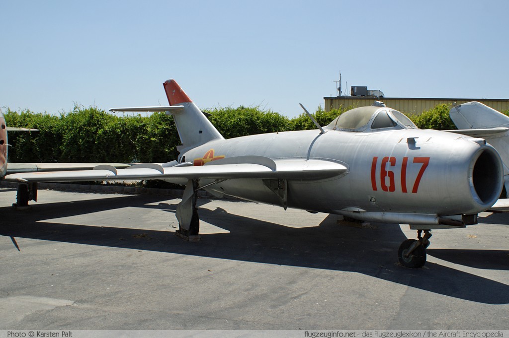 Mikoyan Gurevich / WSK PZL-Mielec Lim-5P (MiG-17PF) Polish Air Force 1617 1C-1617 Planes of Fame Aircraft Museum Chino, CA 2012-06-12 � Karsten Palt, ID 6096