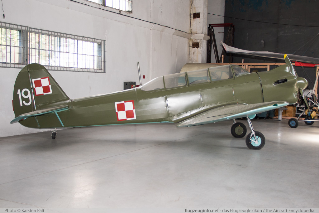 Yakovlev Yak-18 Polish Air Force 19 9732 Polish Aviation Museum Krakow 2015-08-22 � Karsten Palt, ID 11697