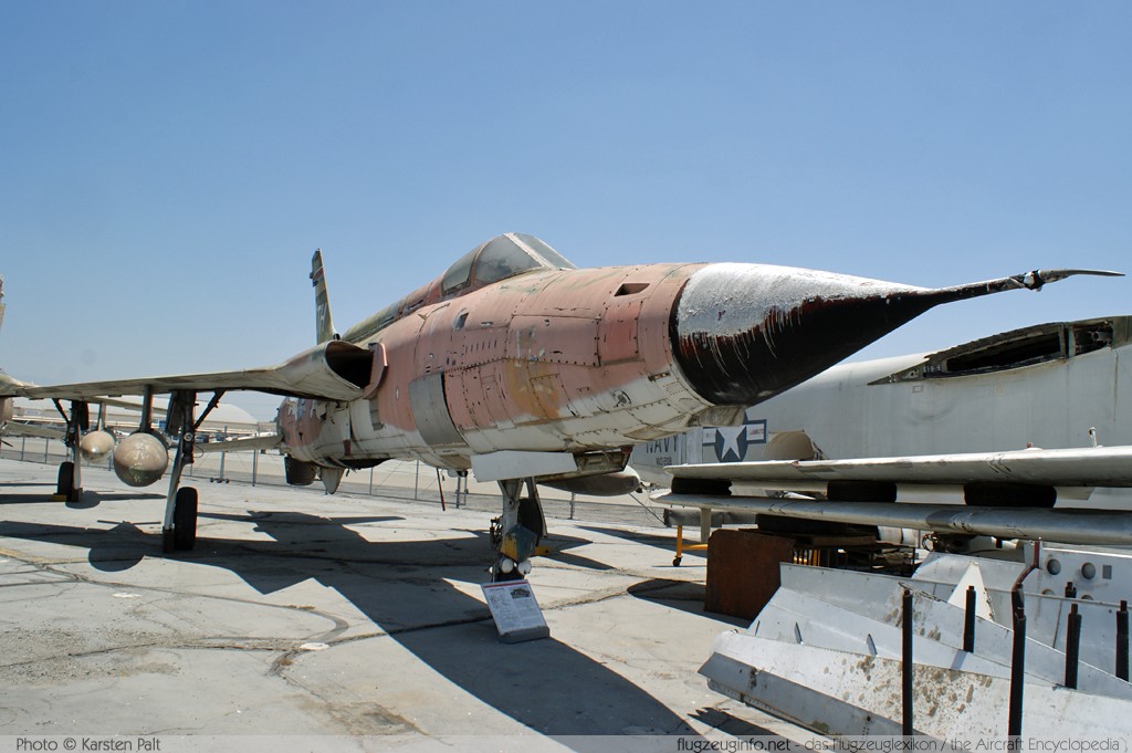 Republic F-105D Thunderchief United States Air Force (USAF) 60-0471 D159 Yanks Air Museum Chino, CA 2012-06-12 � Karsten Palt, ID 6292 Republic F-105D Thunderchief United States Air Force (USAF) 60-0471 D159 Yanks Air Museum Chino, CA 2012-06-12 � Karsten Palt, ID 6292