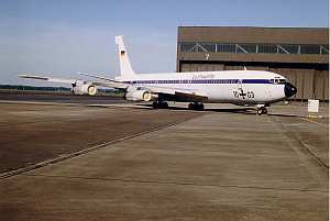 Boeing 707-320C © Mike Vallentin