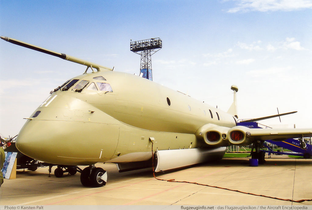 BAe Nimrod MR2 Royal Air Force XV241 8016 Royal International Air Tattoo 2001 Royal Air Force Station Cottesmore (EGXJ) 2001-07-27 � Karsten Palt, ID 11982 BAe Nimrod MR2 Royal Air Force XV241 8016 Royal International Air Tattoo 2001 Royal Air Force Station Cottesmore (EGXJ) 2001-07-27 � Karsten Palt, ID 11982