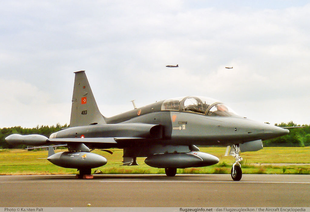 Northrop F-5B (NF-5B) Turkish Air Force 4013 4013 Open Dagen Koninklijke Luchtmacht 2003 Vliegbais Twente (EHTW / ENS) 2003-06-21 � Karsten Palt, ID 12016