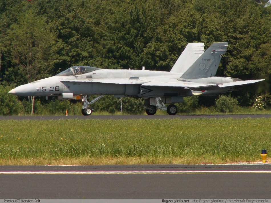 McDonnell Douglas / Boeing EF-18A Spanish Air Force 15-26 0670/A544 Open Dagen Koninklijke Luchtmacht 2006 Leeuwarden (EHLW / LHW) 2006-06-17 � Karsten Palt, ID 3 McDonnell Douglas / Boeing EF-18A Spanish Air Force 15-26 0670/A544 Open Dagen Koninklijke Luchtmacht 2006 Leeuwarden (EHLW / LHW) 2006-06-17 � Karsten Palt, ID 3