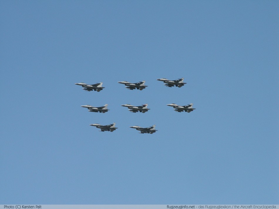 General Dynamics / Lockheed Martin F-16 Royal Netherlands AF / Koninklijke Luchtmacht   Open Dagen Koninklijke Luchtmacht 2006 Leeuwarden (EHLW / LHW) 2006-06-17 � Karsten Palt, ID 29