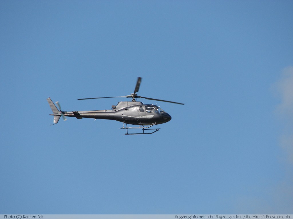 Eurocopter (Aerospatiale) AS-350BA KMN Koopmann Helicopter D-HKMG 2650 Airport-Days 2007 Hamburg-Fuhlsbüttel (EDDH / HAM) 2007-09-15 � Karsten Palt, ID 682 Eurocopter (Aerospatiale) AS-350BA KMN Koopmann Helicopter D-HKMG 2650 Airport-Days 2007 Hamburg-Fuhlsbüttel (EDDH / HAM) 2007-09-15 � Karsten Palt, ID 682