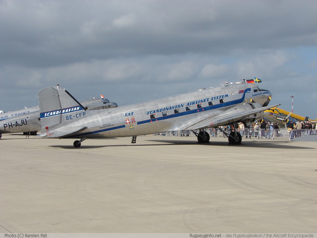 Douglas DC-3A-456 (C-47A Skytrain) Flygande Veteraner SE-CFP 13883 Airport-Days 2007 Hamburg-Fuhlsbüttel (EDDH / HAM) 2007-09-15 � Karsten Palt, ID 713 Douglas DC-3A-456 (C-47A Skytrain) Flygande Veteraner SE-CFP 13883 Airport-Days 2007 Hamburg-Fuhlsbüttel (EDDH / HAM) 2007-09-15 � Karsten Palt, ID 713