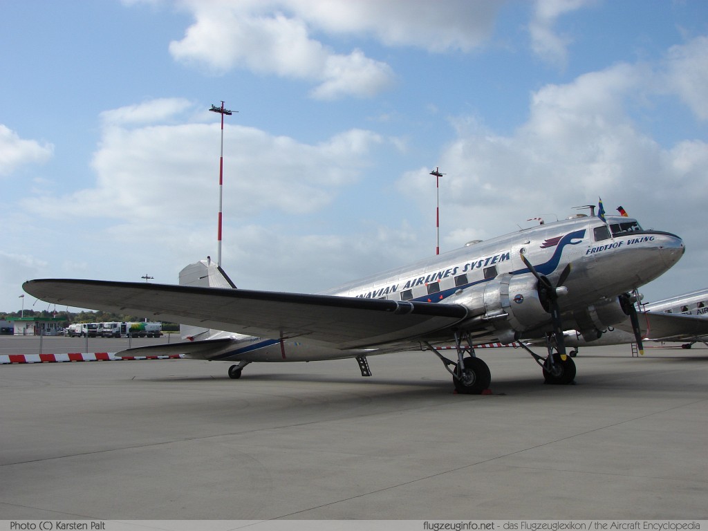 Douglas DC-3A-456 (C-47A Skytrain) Flygande Veteraner SE-CFP 13883 Airport-Days 2007 Hamburg-Fuhlsbüttel (EDDH / HAM) 2007-09-15 ï¿½ Karsten Palt, ID 714