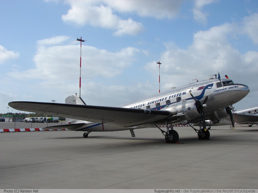 Douglas DC-3A-456 (C-47A Skytrain) Flygande Veteraner SE-CFP 13883 Airport-Days 2007 Hamburg-Fuhlsbüttel (EDDH / HAM) 2007-09-15 � Karsten Palt, ID 714 Douglas DC-3A-456 (C-47A Skytrain) Flygande Veteraner SE-CFP 13883 Airport-Days 2007 Hamburg-Fuhlsbüttel (EDDH / HAM) 2007-09-15 � Karsten Palt, ID 714