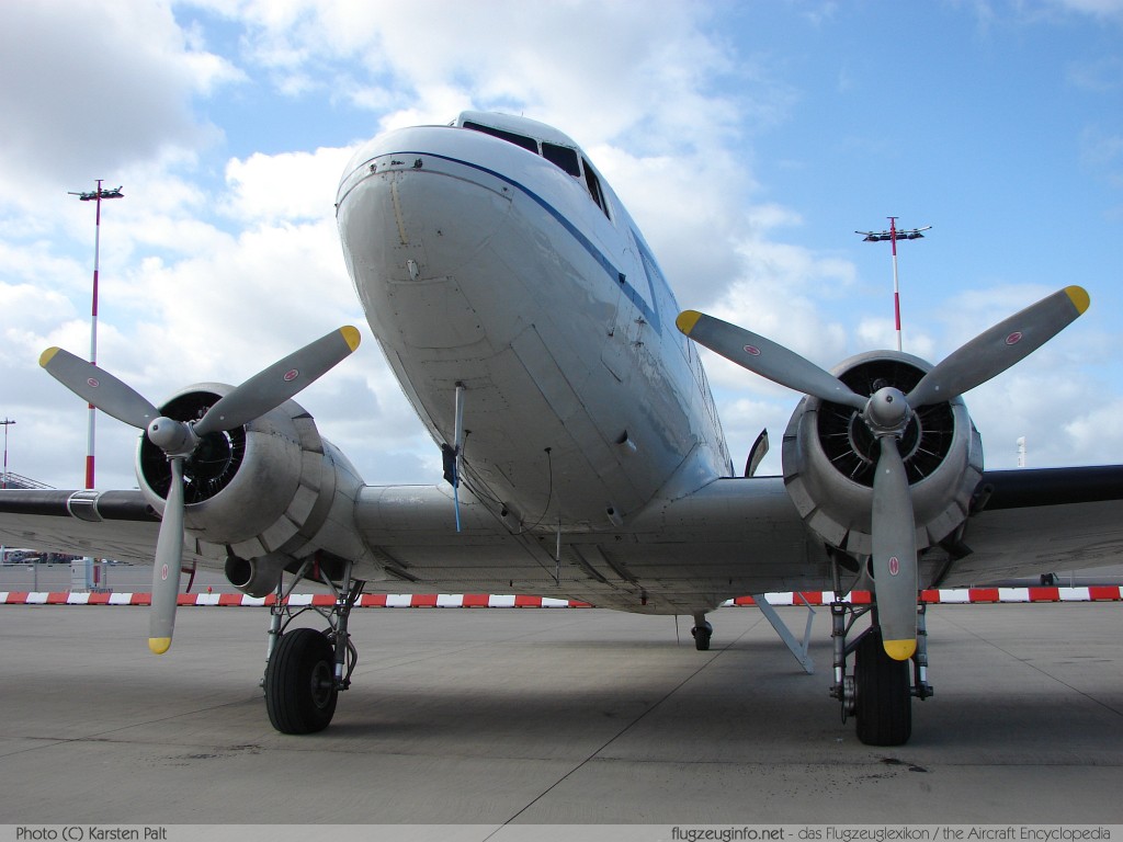 Douglas DC-3A-467 (Dakota Mk4) Air Atlantique G-AMPY 15124 / 26569 Airport-Days 2007 Hamburg-Fuhlsbüttel (EDDH / HAM) 2007-09-15 � Karsten Palt, ID 696 Douglas DC-3A-467 (Dakota Mk4) Air Atlantique G-AMPY 15124 / 26569 Airport-Days 2007 Hamburg-Fuhlsbüttel (EDDH / HAM) 2007-09-15 � Karsten Palt, ID 696