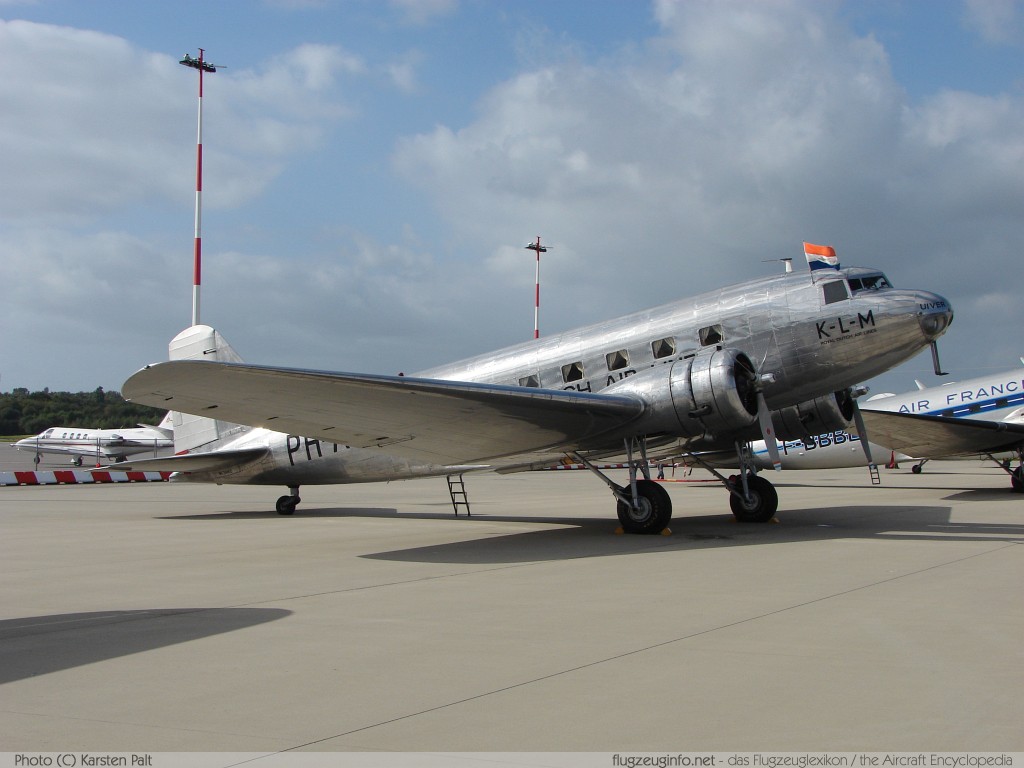 Douglas DC-2-142 (R2D-1) Aviodrome NC39165 1404 Airport-Days 2007 Hamburg-Fuhlsbüttel (EDDH / HAM) 2007-09-15 � Karsten Palt, ID 706 Douglas DC-2-142 (R2D-1) Aviodrome NC39165 1404 Airport-Days 2007 Hamburg-Fuhlsbüttel (EDDH / HAM) 2007-09-15 � Karsten Palt, ID 706