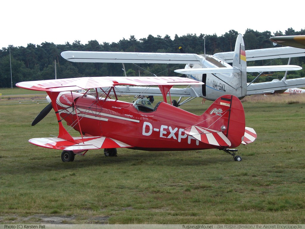 Aerotek Pitts S-2A Special  D-EXPH 2015 Flugplatzfest Bielefeld 2007 Bielefeld (EDLI / BFE) 2007-08-18 � Karsten Palt, ID 448