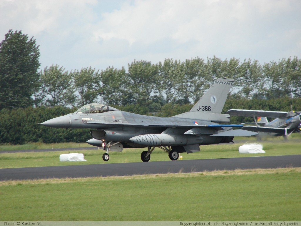 General Dynamics / Lockheed Martin F-16AM Royal Netherlands AF / Koninklijke Luchtmacht J-366 6D-123 Open Dagen Koninklijke Luchtmacht 2008 Leeuwarden (EHLW / LHW) 2008-06-20 � Karsten Palt, ID 880