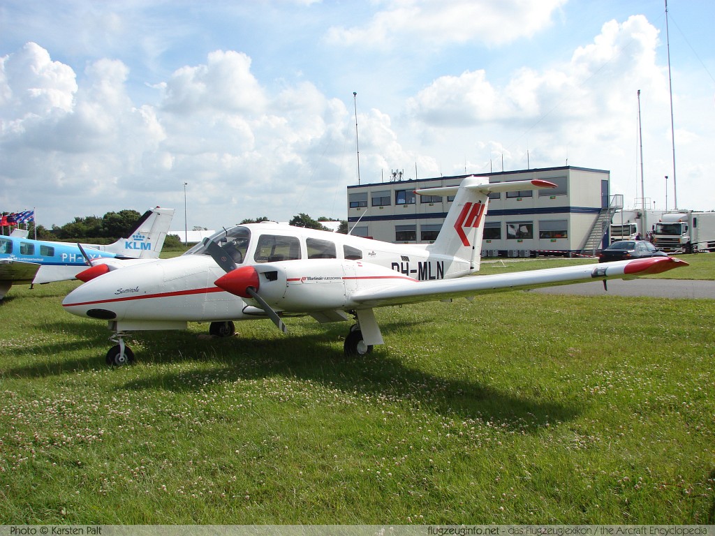 Piper PA-44-180 Seminole Martinair Vliegschool PH-MLN 4496166 Open Dagen Koninklijke Luchtmacht 2008 Leeuwarden (EHLW / LHW) 2008-06-20 � Karsten Palt, ID 913