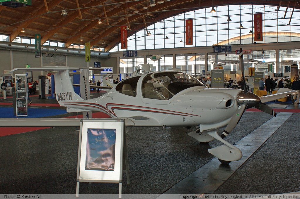 Diamond DA40XLS Diamond Star Diamond Aircraft N925YH 40.925 AERO Friedrichshafen 2009 Friedrichshafen (EDNY / FDH) 2009-04-03 � Karsten Palt, ID 1824 Diamond DA40XLS Diamond Star Diamond Aircraft N925YH 40.925 AERO Friedrichshafen 2009 Friedrichshafen (EDNY / FDH) 2009-04-03 � Karsten Palt, ID 1824
