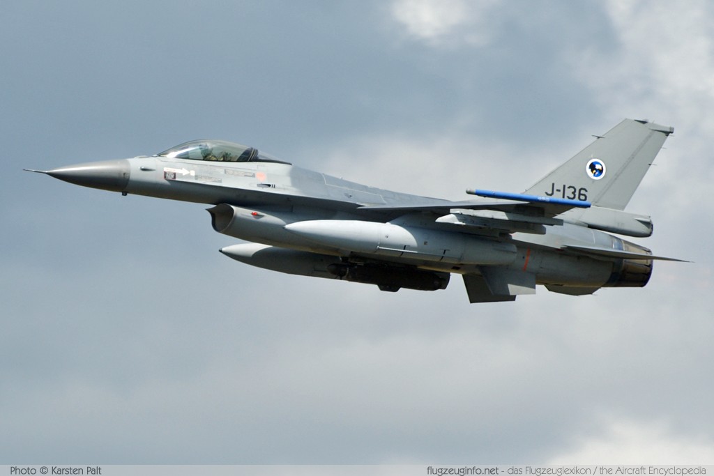 General Dynamics / Lockheed Martin F-16AM Royal Netherlands AF / Koninklijke Luchtmacht J-136 6D-126 Luchtmachtdagen 2009 Volkel (EHVK / UDE) 2009-06-19 � Karsten Palt, ID 2342