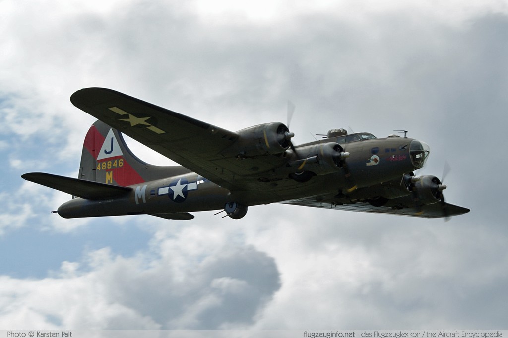 Boeing B-17G Flying Fortress (299P) Association Forteresse toujours volante F-AZDX 8246 Oldtimer-Fliegertreffen 2009 Kirchheim unter Teck - Hahnweide (EDST) 2009-09-05 � Karsten Palt, ID 2675 Boeing B-17G Flying Fortress (299P) Association Forteresse toujours volante F-AZDX 8246 Oldtimer-Fliegertreffen 2009 Kirchheim unter Teck - Hahnweide (EDST) 2009-09-05 � Karsten Palt, ID 2675