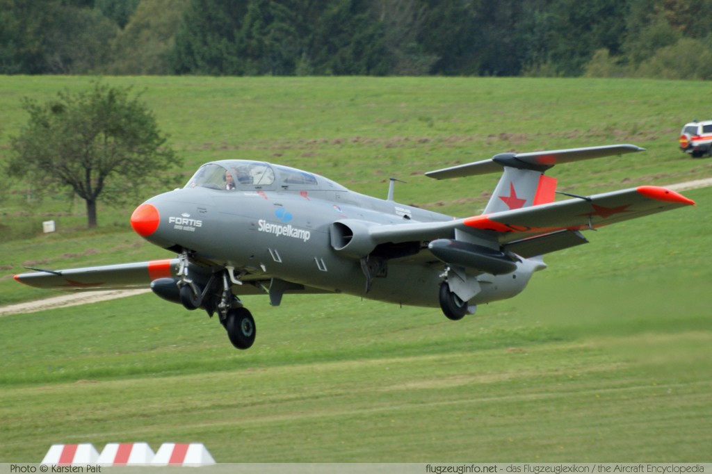 Aero L-29 Delfin RA-3413K 294872 Oldtimer-Fliegertreffen 2009 Kirchheim unter Teck - Hahnweide (EDST) 2009-09-05 � Karsten Palt, ID 2734 Aero L-29 Delfin RA-3413K 294872 Oldtimer-Fliegertreffen 2009 Kirchheim unter Teck - Hahnweide (EDST) 2009-09-05 � Karsten Palt, ID 2734