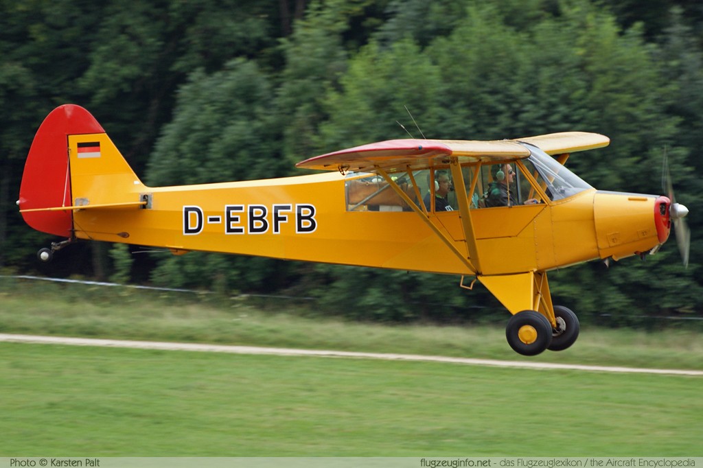 Piper PA-18-95 Super Cub  D-EBFB 18-3217  Oldtimer-Fliegertreffen 2009 Kirchheim unter Teck - Hahnweide (EDST) 2009-09-04 � Karsten Palt, ID 2536