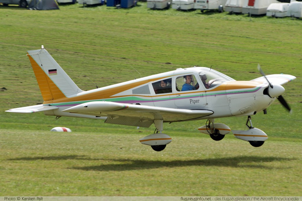 Piper PA-28-235 Cherokee D-EOEG 28-10411 Oldtimer-Fliegertreffen 2009 Kirchheim unter Teck - Hahnweide (EDST) 2009-09-05 � Karsten Palt, ID 2645 Piper PA-28-235 Cherokee D-EOEG 28-10411 Oldtimer-Fliegertreffen 2009 Kirchheim unter Teck - Hahnweide (EDST) 2009-09-05 � Karsten Palt, ID 2645