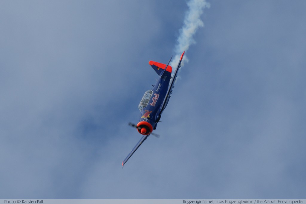 North American T-6 / SNJ-5 D-FHGL 88-14713 Oldtimer-Fliegertreffen 2009 Kirchheim unter Teck - Hahnweide (EDST) 2009-09-05 � Karsten Palt, ID 2660 North American T-6 / SNJ-5 D-FHGL 88-14713 Oldtimer-Fliegertreffen 2009 Kirchheim unter Teck - Hahnweide (EDST) 2009-09-05 � Karsten Palt, ID 2660