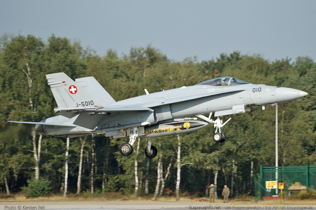 McDonnell Douglas / Boeing F/A-18C Swiss Air Force / Schweizer Luftwaffe J-5010 1345/SFC010 NATO Tigermeet 2009 Kleine Brogel (EBBL) 2009-09-23 � Karsten Palt, ID 2790 McDonnell Douglas / Boeing F/A-18C Swiss Air Force / Schweizer Luftwaffe J-5010 1345/SFC010 NATO Tigermeet 2009 Kleine Brogel (EBBL) 2009-09-23 � Karsten Palt, ID 2790