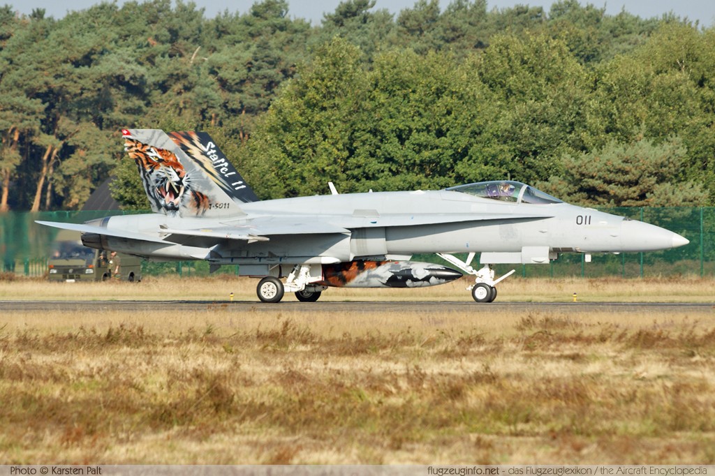 McDonnell Douglas / Boeing F/A-18C Swiss Air Force / Schweizer Luftwaffe J-5011 1351/SFC011 NATO Tigermeet 2009 Kleine Brogel (EBBL) 2009-09-23 � Karsten Palt, ID 2792 McDonnell Douglas / Boeing F/A-18C Swiss Air Force / Schweizer Luftwaffe J-5011 1351/SFC011 NATO Tigermeet 2009 Kleine Brogel (EBBL) 2009-09-23 � Karsten Palt, ID 2792