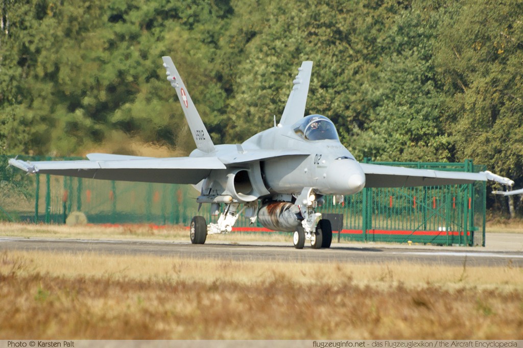 McDonnell Douglas / Boeing F/A-18C Swiss Air Force / Schweizer Luftwaffe J-5012 1352/SFC012 NATO Tigermeet 2009 Kleine Brogel (EBBL) 2009-09-23 � Karsten Palt, ID 2793 McDonnell Douglas / Boeing F/A-18C Swiss Air Force / Schweizer Luftwaffe J-5012 1352/SFC012 NATO Tigermeet 2009 Kleine Brogel (EBBL) 2009-09-23 � Karsten Palt, ID 2793