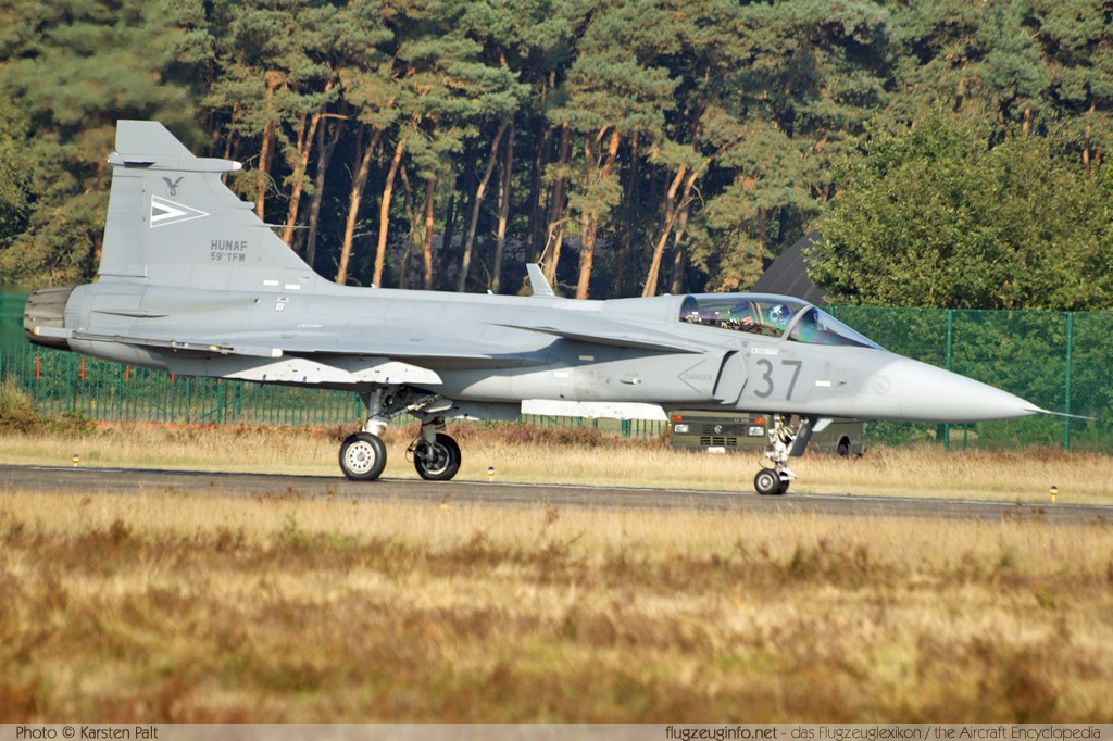 Saab JAS39C Gripen Hungarian Air Force 37 39-3308 NATO Tigermeet 2009 Kleine Brogel (EBBL) 2009-09-23 � Karsten Palt, ID 2802 Saab JAS39C Gripen Hungarian Air Force 37 39-3308 NATO Tigermeet 2009 Kleine Brogel (EBBL) 2009-09-23 � Karsten Palt, ID 2802