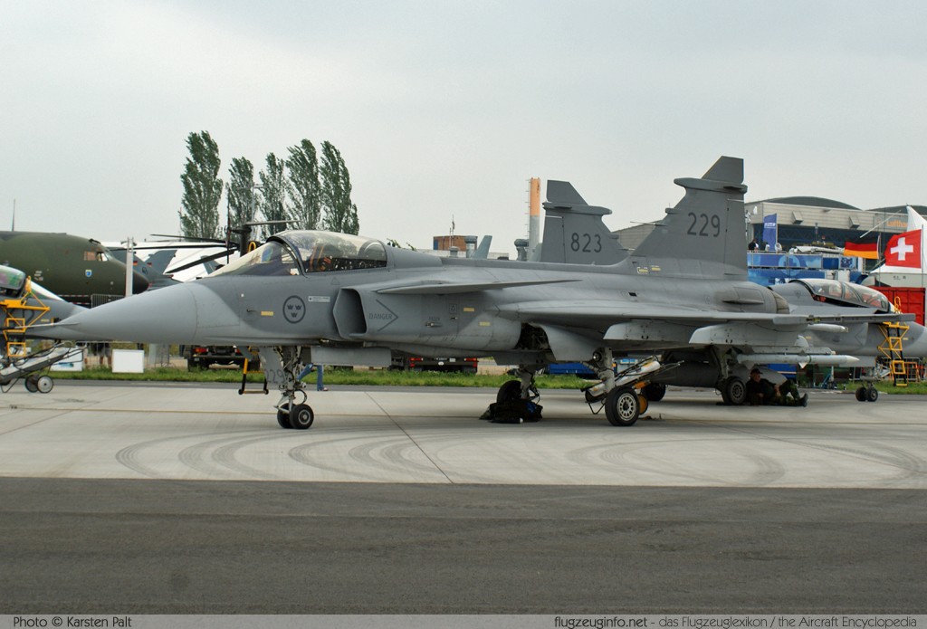 Saab JAS39C Gripen Swedish Air Force / Flygvapnet 39229 39-229 ILA Berlin 2010 Berlin - Schönefeld (EDDB / SXF) 2010-06-11 � Karsten Palt, ID 3420 Saab JAS39C Gripen Swedish Air Force / Flygvapnet 39229 39-229 ILA Berlin 2010 Berlin - Schönefeld (EDDB / SXF) 2010-06-11 � Karsten Palt, ID 3420
