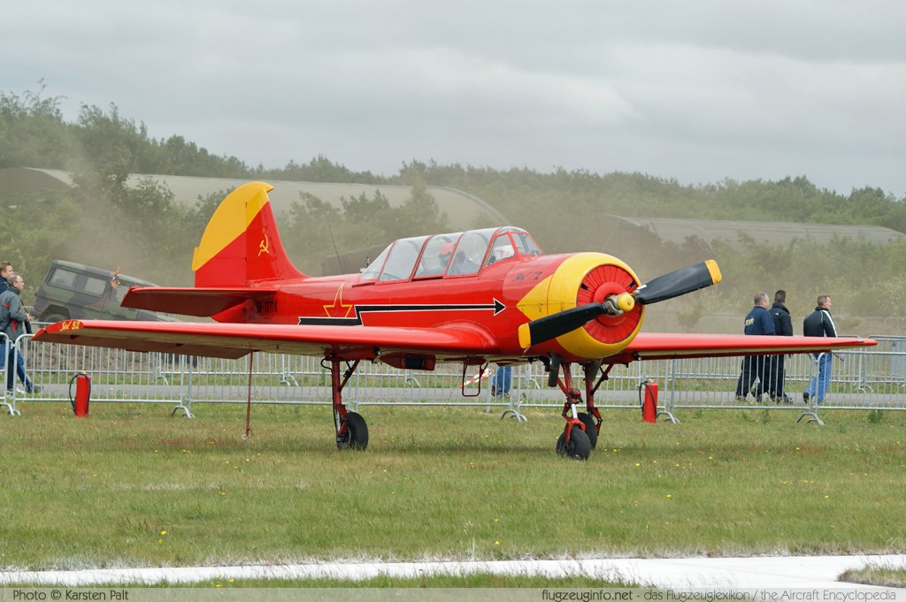 Yakovlev Yak-52 Yakkes Foundation RA-1771K 866811 Luchtmachtdagen 2010 Gilze-Rijen (EHGR) 2010-06-18 � Karsten Palt, ID 3351 Yakovlev Yak-52 Yakkes Foundation RA-1771K 866811 Luchtmachtdagen 2010 Gilze-Rijen (EHGR) 2010-06-18 � Karsten Palt, ID 3351