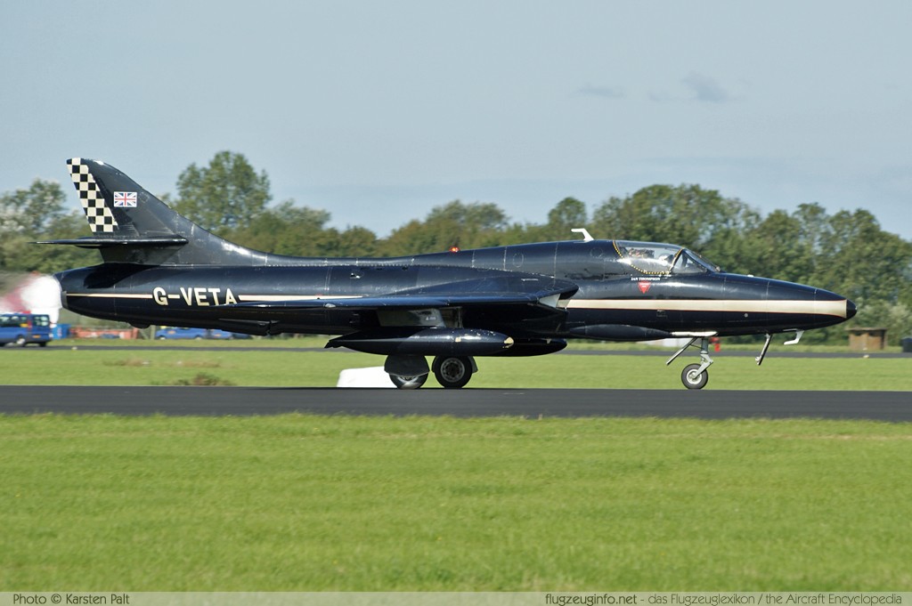 Hawker Hunter T.7 Privat / Team Viper G-VETA 41H/693751 Luchtmachtdagen 2011 Leeuwarden (EHLW / LHW) 2011-09-16 � Karsten Palt, ID 5663