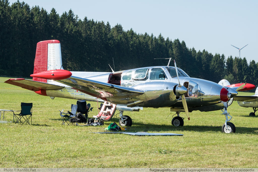 Beech B50 Twin Bonanza Quax - Verein z. Förd. von historischem Fluggerät N3670B CH-63 Flugtag Breitscheid 2015 Breitscheid (EDGB) 2015-08-30 ï¿½ Karsten Palt, ID 12082