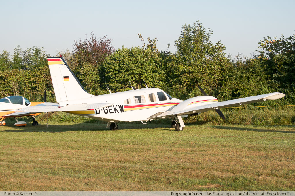 Piper PA-34-220T Seneca III  D-GEKW 34-8133140 Oldtimer-Fliegertreffen 2016 Kirchheim unter Teck - Hahnweide (EDST) 2016-09-10 � Karsten Palt, ID 13554