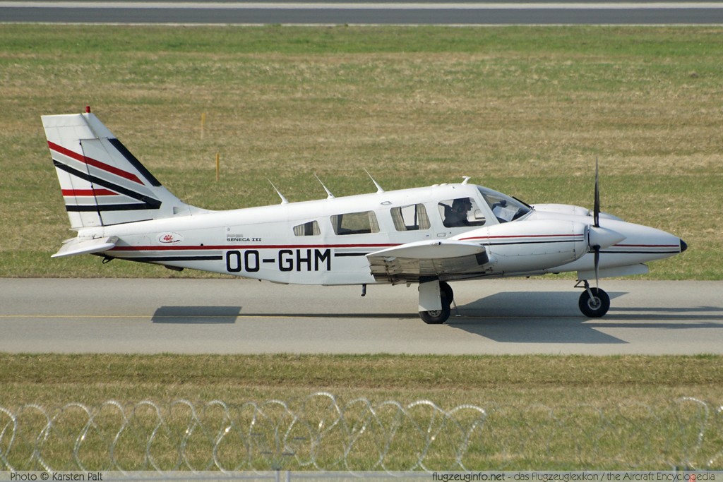 Piper PA-34-220T Seneca III ARS OO-GHM 34-8133021  Friedrichshafen (EDNY / FDH) 2009-04-03 � Karsten Palt, ID 1836