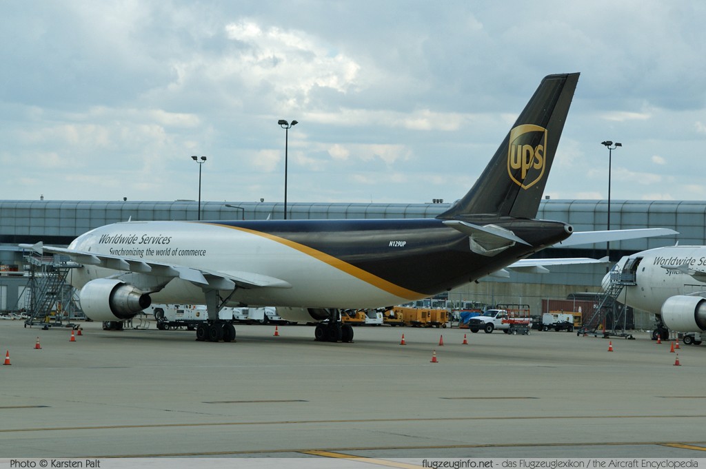 Airbus A300F4-622R UPS - United Parcel Service N129UP 813  Chicago O