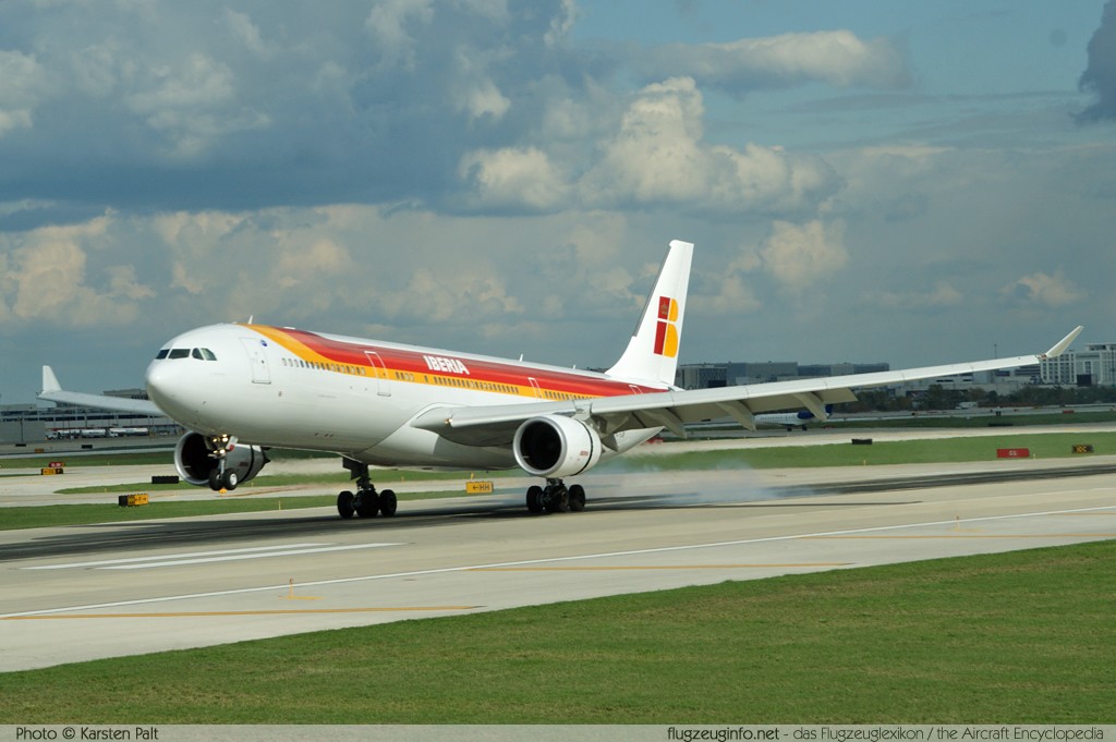 Airbus A330-302 Iberia EC-LXK 1426  Chicago O