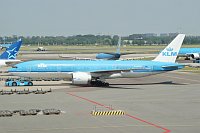 Boeing 777-206ER KLM - Royal Dutch Airlines PH-BQH 32705 / 493  Amsterdam-Schiphol (EHAM / AMS) 2010-06-28, Photo by: Karsten Palt