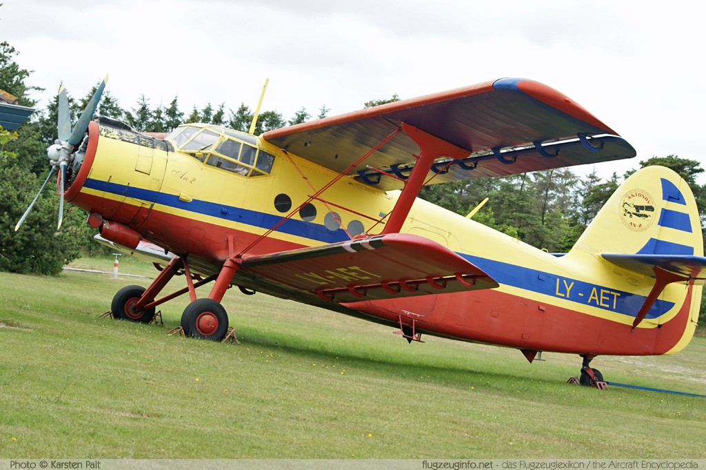 Antonov An-2 LY-AET 1G192-07 Stauning Vestjylland Airport (EKVJ / STA) 2011-06-30 � Karsten Palt, ID 5748 Antonov An-2 LY-AET 1G192-07 Stauning Vestjylland Airport (EKVJ / STA) 2011-06-30 � Karsten Palt, ID 5748