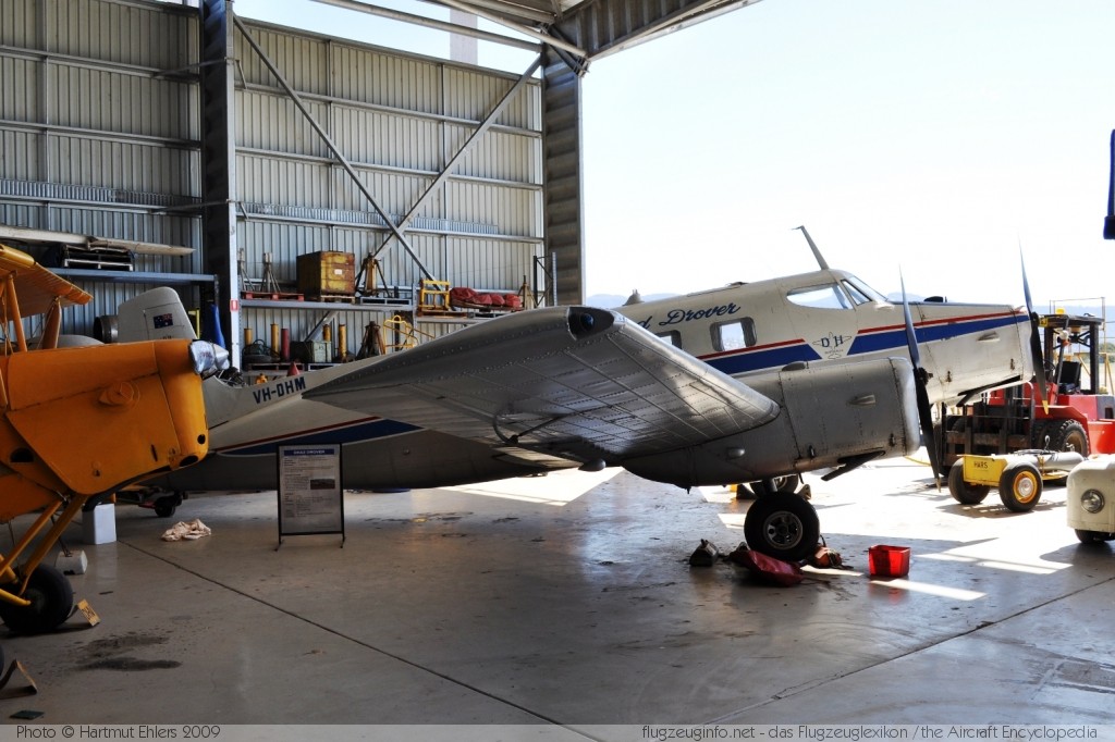 De Havilland Australia Drover Mk.2 Historical Aircraft Restoration Society Inc. (HARS) VH-DHM DHA5020  Wollongong/Illawarra Regional Airport (YWOL / WOL) 2009-12-11 � Hartmut Ehlers, ID 3042