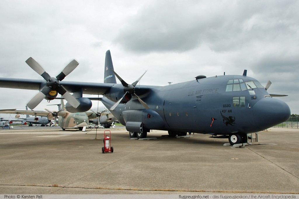Lockheed / Lockheed Martin C-130E Hercules United States Air Force (USAF) 69-6580 382-4356 Air Mobility Command Museum Dover AFB, DE 2014-05-30 � Karsten Palt, ID 10096