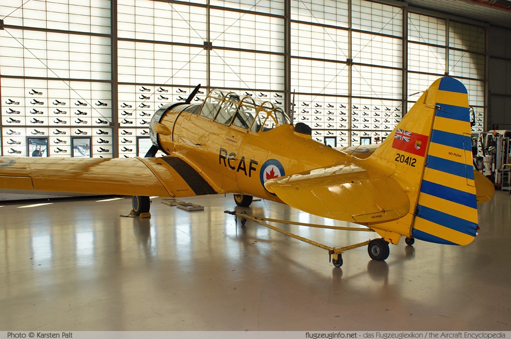 North American / CCF T-6 / Harvard Mk. IV  C-FVMG CCF4-203 Canadian Warplane Heritage Museum Hamilton, Mount Hope 2013-07-19 � Karsten Palt, ID 7555