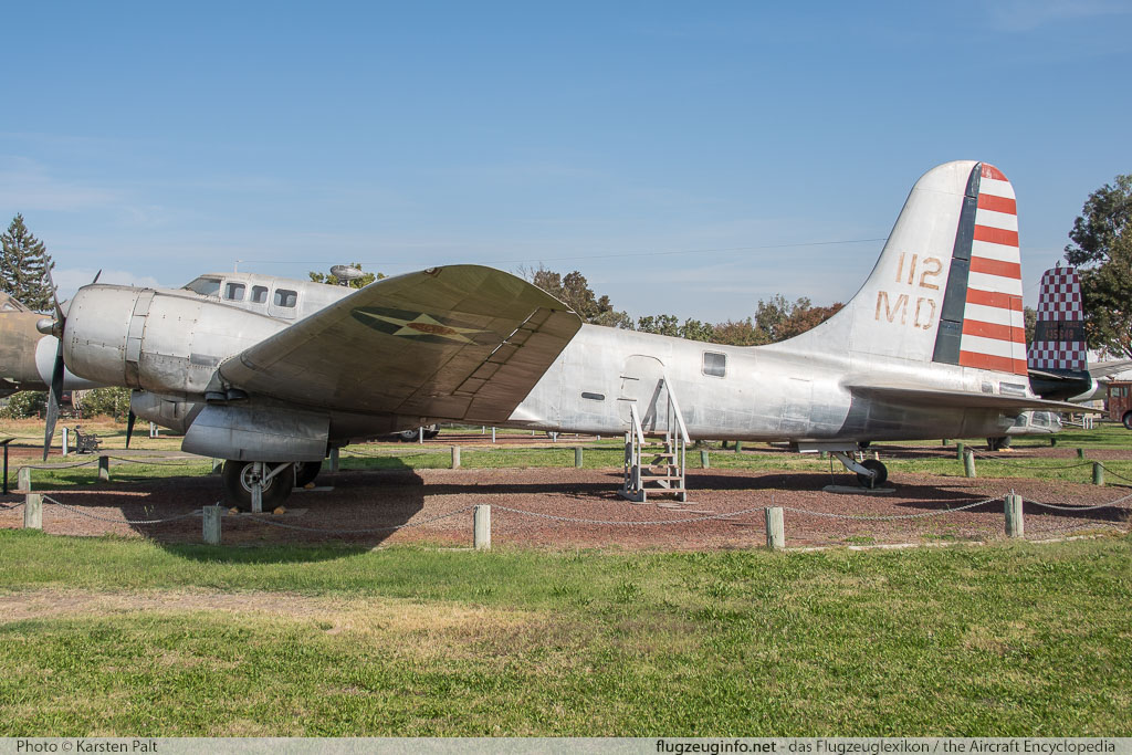 Douglas UC-67 Dragon United States Air Force (USAF) 39-0047 2733 Castle Air Museum Atwater, CA 2016-10-10 � Karsten Palt, ID 13229 Douglas UC-67 Dragon United States Air Force (USAF) 39-0047 2733 Castle Air Museum Atwater, CA 2016-10-10 � Karsten Palt, ID 13229