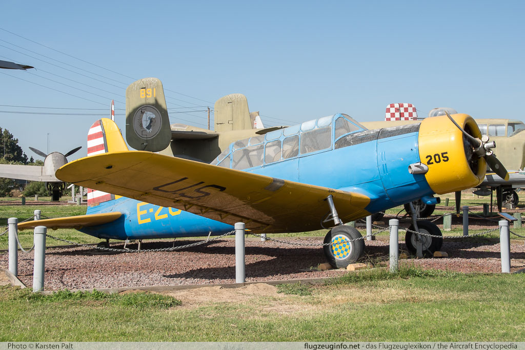 Vultee BT-13A Valiant United States Army Air Forces (USAAF) 42-89678  Castle Air Museum Atwater, CA 2016-10-10 � Karsten Palt, ID 13271